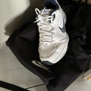 Nike Air Monarch IV - Storlek 42,5 Nypris 879 Inga flaws Använda enstaka gånger