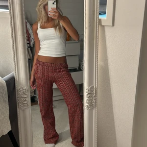 Röda byxor  - Sååå snygga byxor från Zara!!