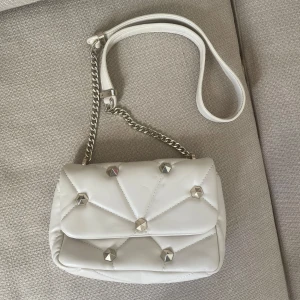 Väska Zara - ljusbeige väska från zara, knappt använd