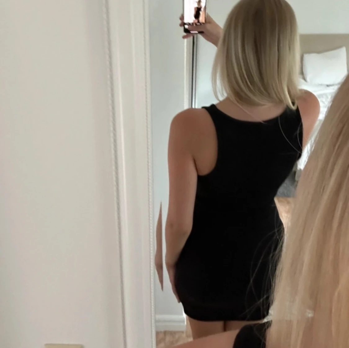 Svart tajt klänning - 90