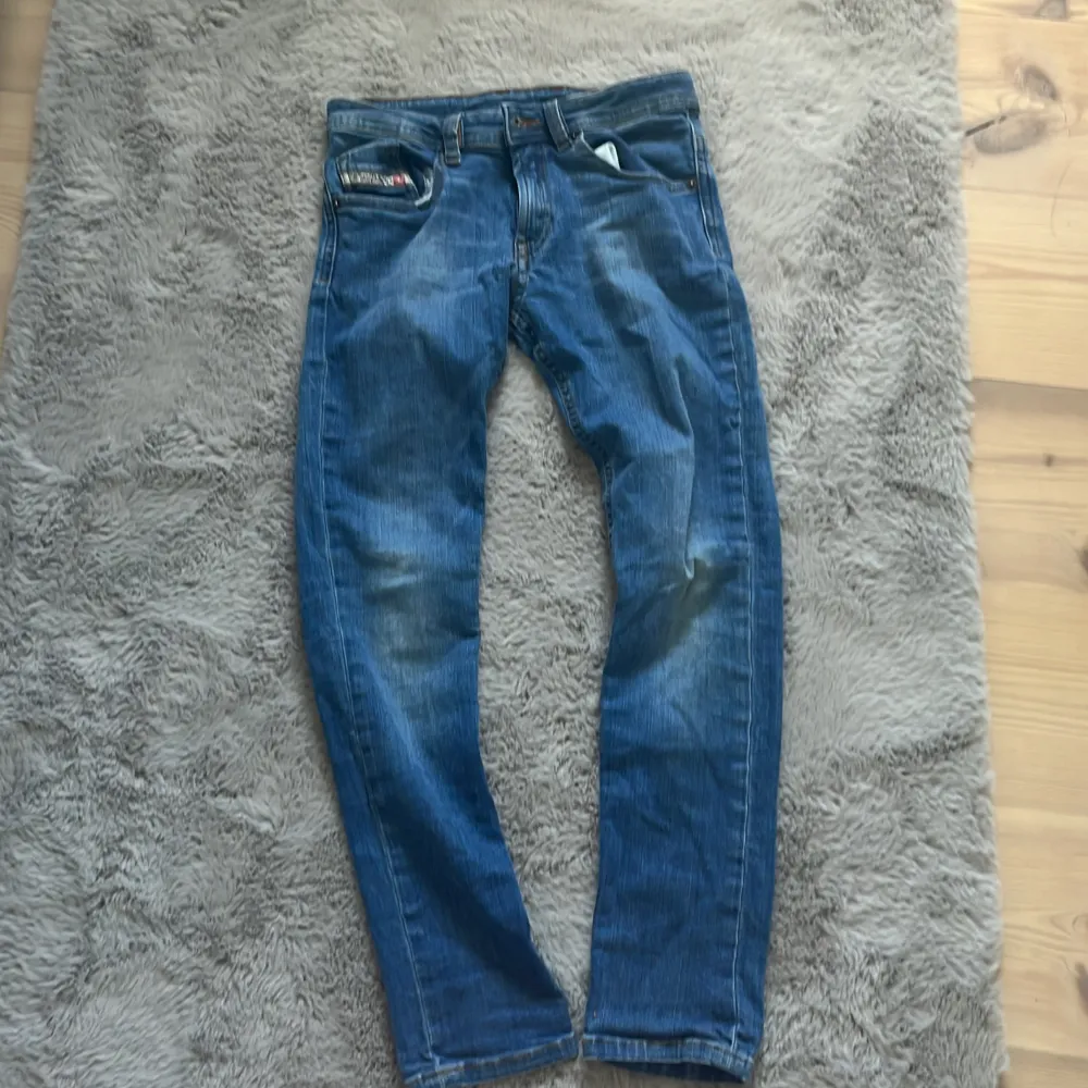 Diesel jeans i relativt bra skick, sitter slim fit och är storlek 158, . Jeans & Byxor.