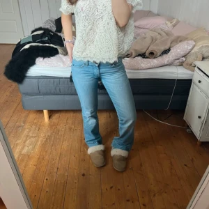 Lågmidjade jeans - Snygga jeans från Wrangler, köpta second hand men är för små❤️ i bra skick