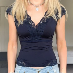 Pieces topp - Jättefin mörkblå topp från Pieces. (Lånade bilder)