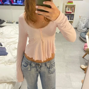 Söt rosa blus  - Jättefin rosa blus från Gina tricot i nyskick💕💕