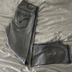 Dondup jeans - Dondup jeans i w30 säljer pga för må för mig nu. Väldigt bra skick. Priset är ej hugget i sten så tveka ej på att höra av dig