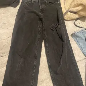 Baggy jeans från h&m i storlek 38. 