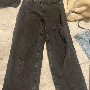 Baggy jeans - Baggy jeans från h&m i storlek 38. 