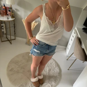 Shorts - Storlek 34! Säljer mina älskade shorts från Bershka som jag använt men nu blivit för små tyvärr de är i väldigt fint skick då jag tagit hand om de mycket! bra!
