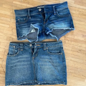 Shorts och kjol😍 - Säljer ett par shorts från hollister som är skit snygga o en as cool jeans kjol😘😘 120 per styck!