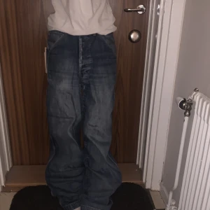 Baggy jeans  - Blåa baggu jeans, starkt matrial. Används inte längre. Pris kan diskuteras 💯💯