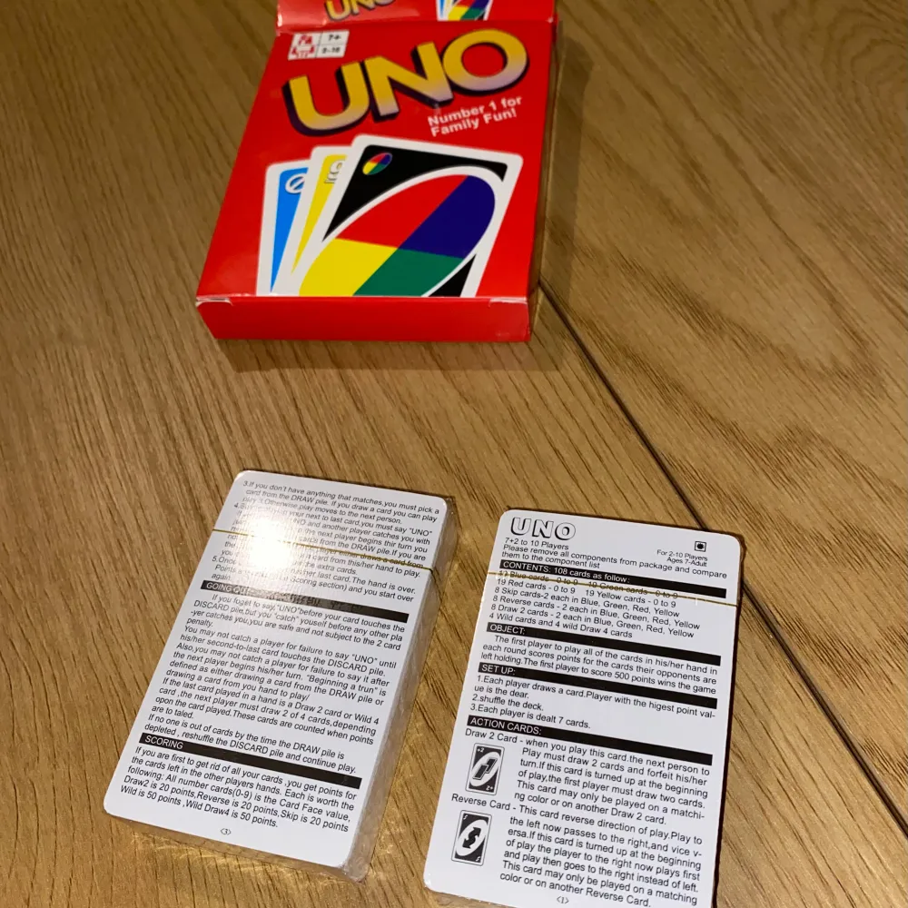 Uno - ett klassiskt kortspel för vuxna och barn från 7 år. Spelet är enkelt att lära sig och roligt för alla åldrar. Innehåller 108 kort och instruktioner. Ett spännande spel för 2-10 personer. . Accessoarer.