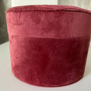 Runt Smyckeskrin - Rosa, lila, eller rött smyckeskrin. MenKan komma överens om annat pris 