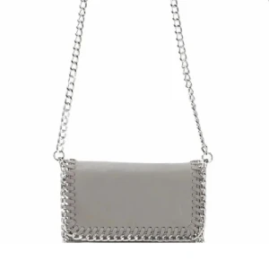 Tiamo väska - Säljer min tiamo väska för den inte kommer till användning. Den är helt ny och aldrig använd men i frakten så blev det tyvärr defekter på den (Se sista bilden). Köp gärna inom plick💕