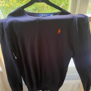 Ralph Larun - Ralph Lauren tröja som är lite gammal men inte använd på flera år.Skriv så kan vi lösa ett bättre pris.