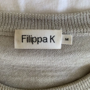 Filippa K tröja  - Så snygg och skön Filippa K tröja storlek M men skulle säga att den passar xs/s likaså. Hör av er vid frågor eller funderingar 