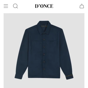 Söker denna i xs!!! - Skriv om du säljer en likadan i storleken xs! Det är en d once de la sence overshirt xs. Jag kan betala bra om den är i gott skick🙌