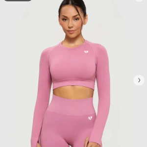 Croptop Womens best  - Fin croptop från Womens best. Lite tråddragning, i övrigt i fint skick. Stl xs. 