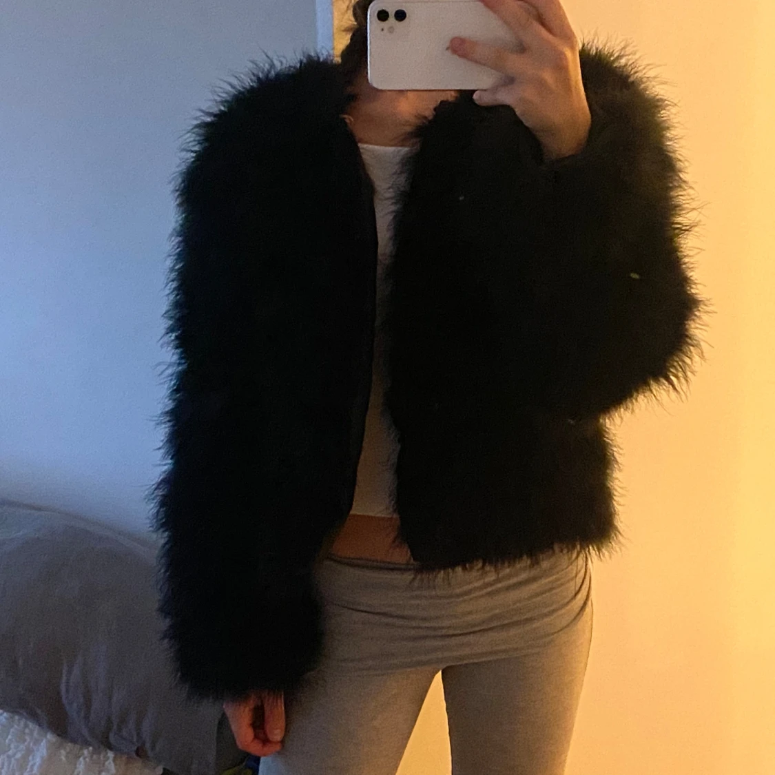 Svart pälsjacka