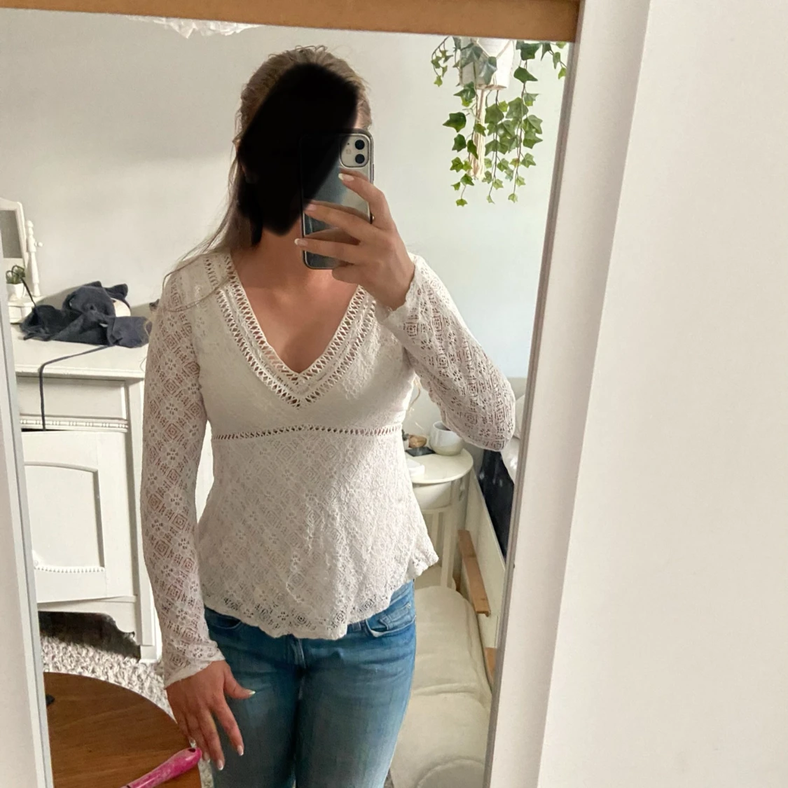 Långärmad vit spets topp