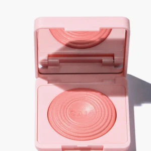 Caia glow blush - Caia glow blush i pink lemonade. Säljer pga fel färg
