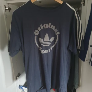 Adidas t shirt - Cool adidaströja i storlek xl