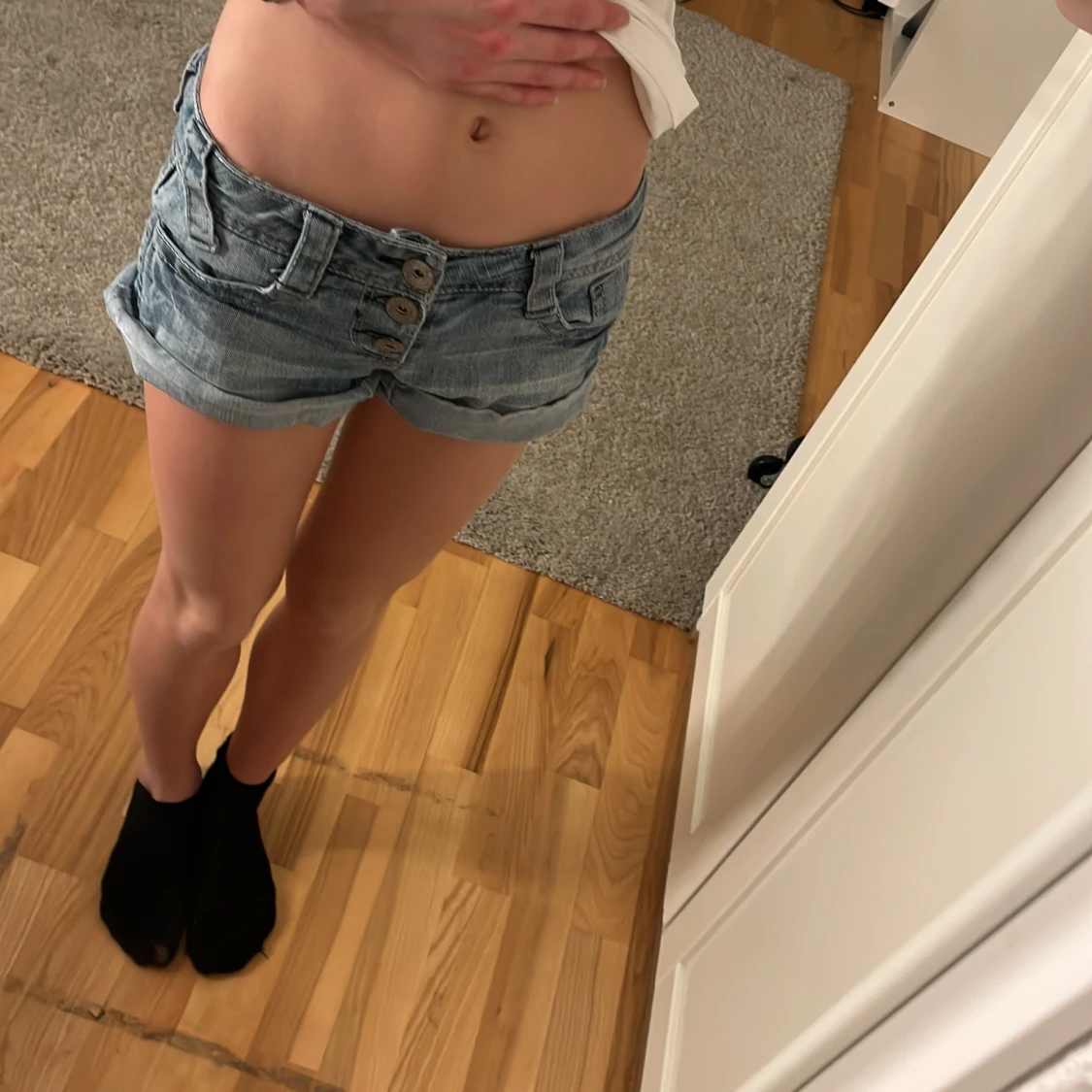 Blå jeansshorts med knappar