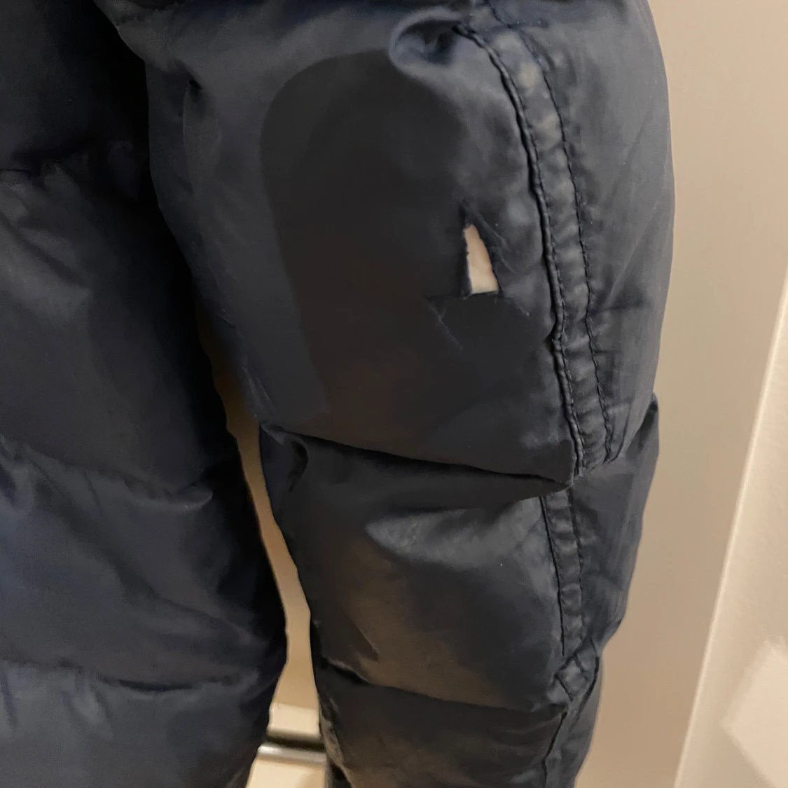 Mörkblå dunjacka från Tommy Hilfiger - 2