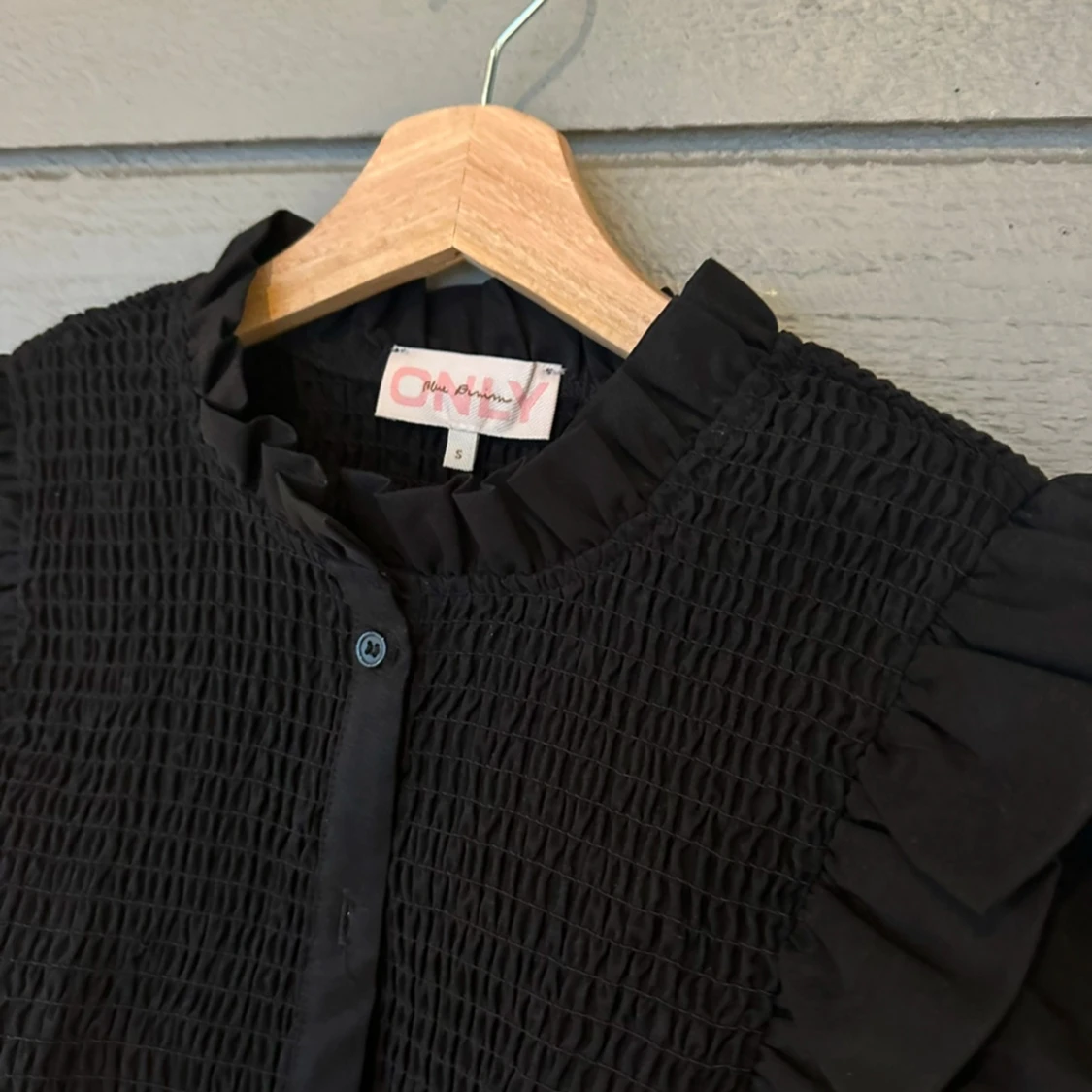 Blus med volang  - 1