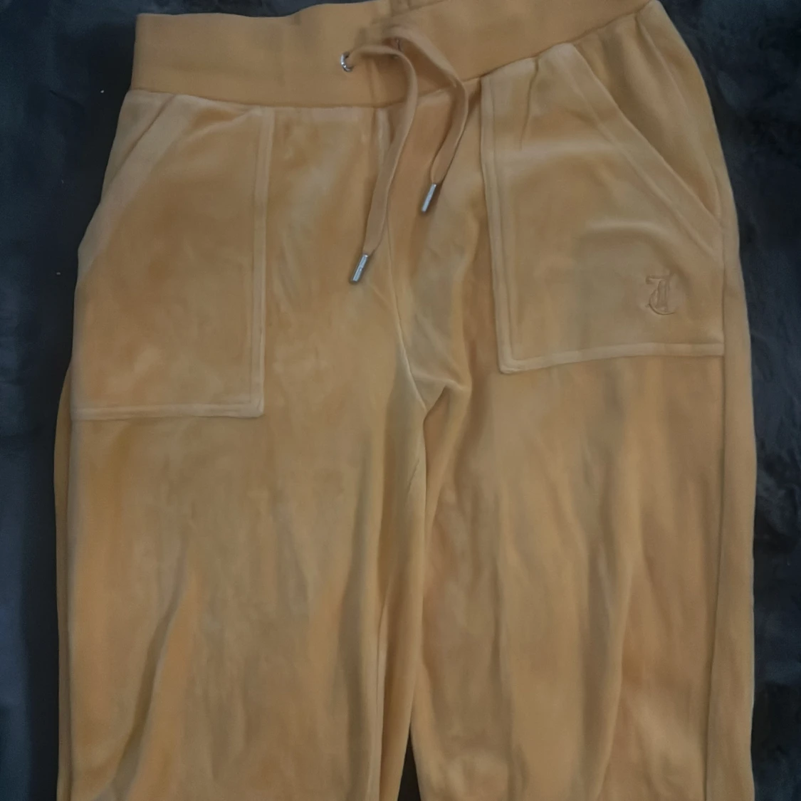 Orangea mjukisbyxor från Juicy Couture