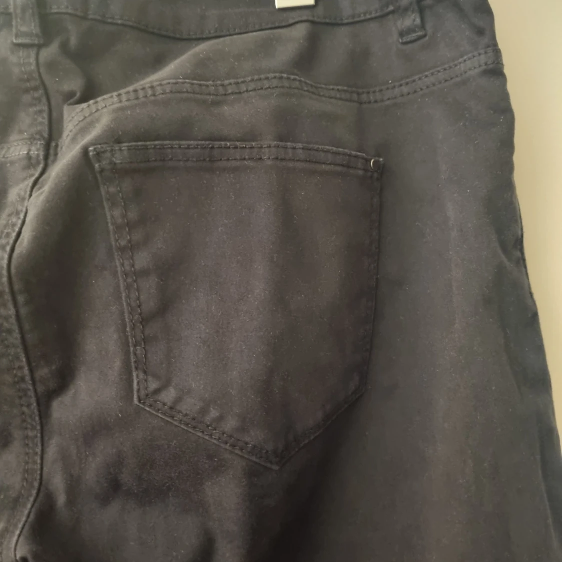 Svarta 3/4 byxor, typ jeans - 3