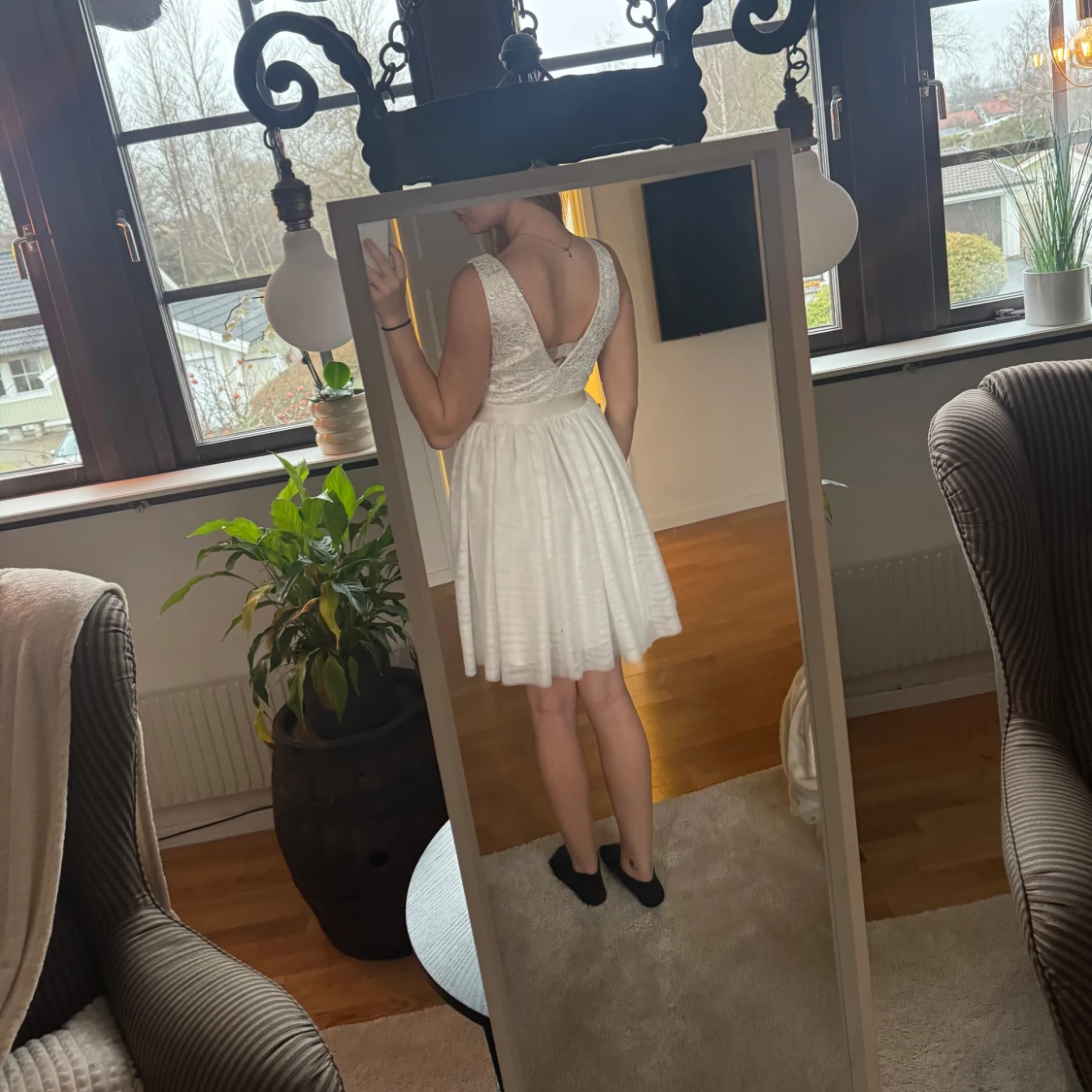 Vit spetsklänning med v-ringning - 3