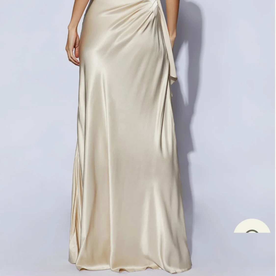 Champagnefärgad balklänning   - 4