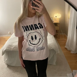 Ganni T-shirt - Jätte fin och unik ganni t shirt💕💕
