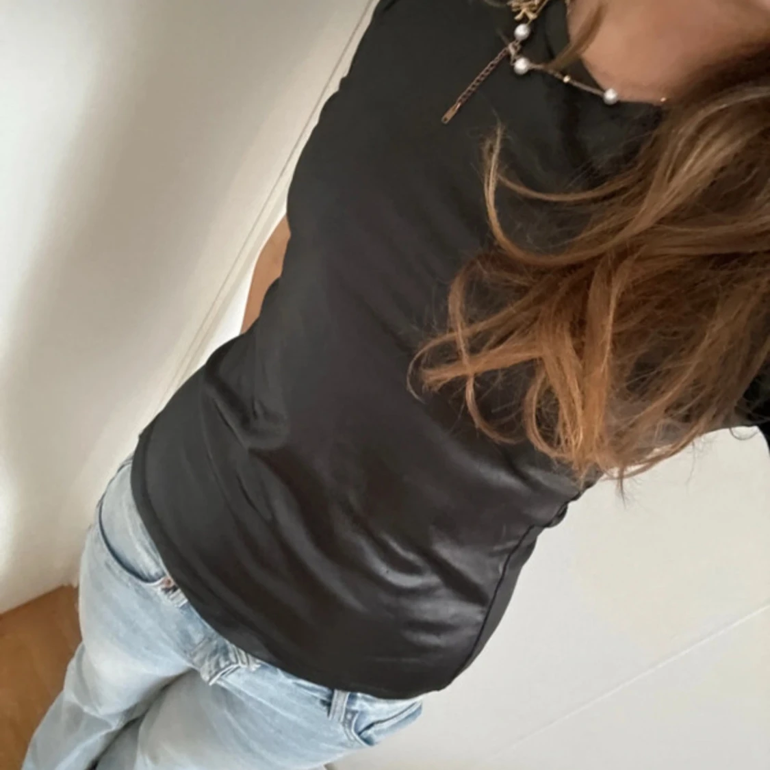 Svart kortärmad topp från Olivia Jordan