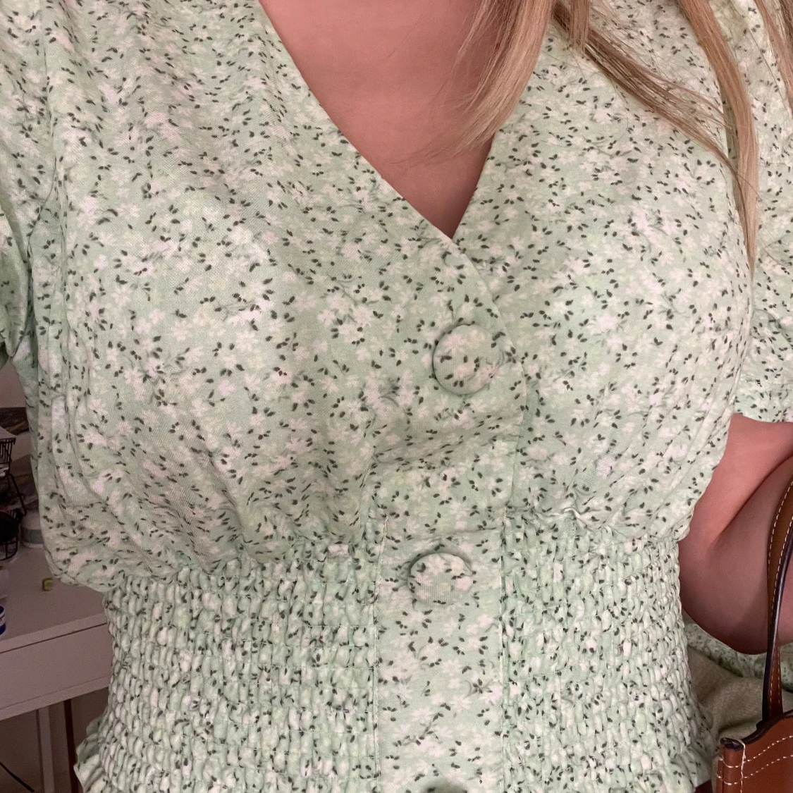 Grön blommig blus från Gina Tricot - 1