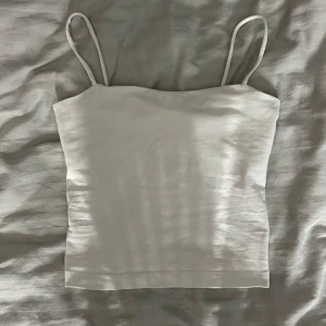 Gina tricot linne - Säljer det här linnet från Gina tricot i storlek xs❤️