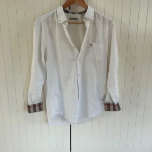 Bubrerry skjorta - Burberry skjorta Fint skick S