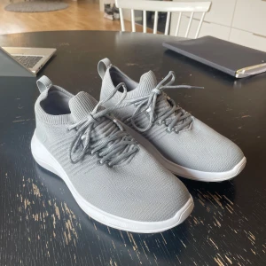 Footjoy Golfskor - FJ flex xp golfskor i storlek 39, använda 2-3 rundor, mycket bra skick. Pris kan diskuteras 