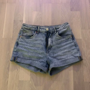 Ljusblåa jeansshorts - Fina jeansshorts i bra skick!  