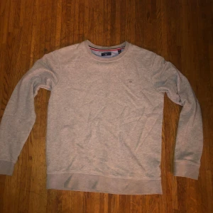 Gant tjocktröja - Skön. Varm. Nytt skick. Lite skrynklig men det går bort med en tvätt.