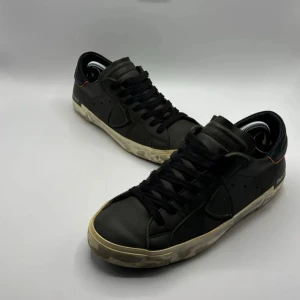 PHILIPPE MODEL PSRX - Ett par Philippe Model PSRX i storlek 41 passar 42, 7,5/10 skick och pris kan diskuteras 