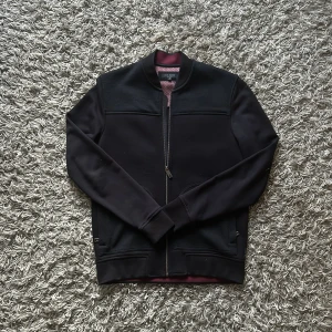 Cardigan  - Cardigan ifrån Ted Baker ] Strl M (S) ] Skick 8/10 ] Nypris ~ 2000+ Mitt pris 799 ]