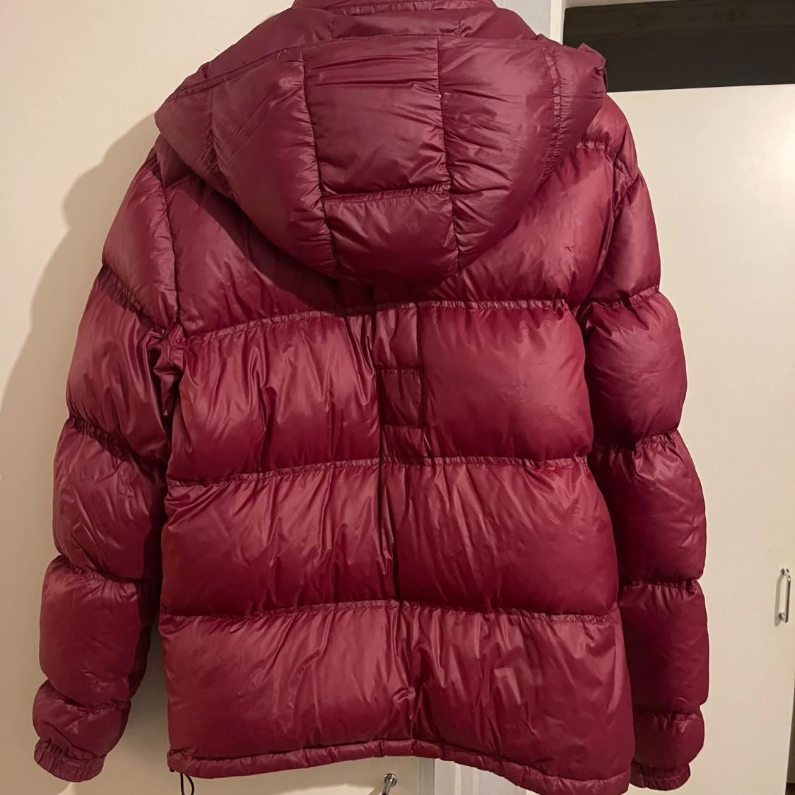 Röd pufferjacka - 90