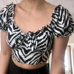 Oanvänd mönstrad topp - Oanvänd mönstrad topp i storlek M💕