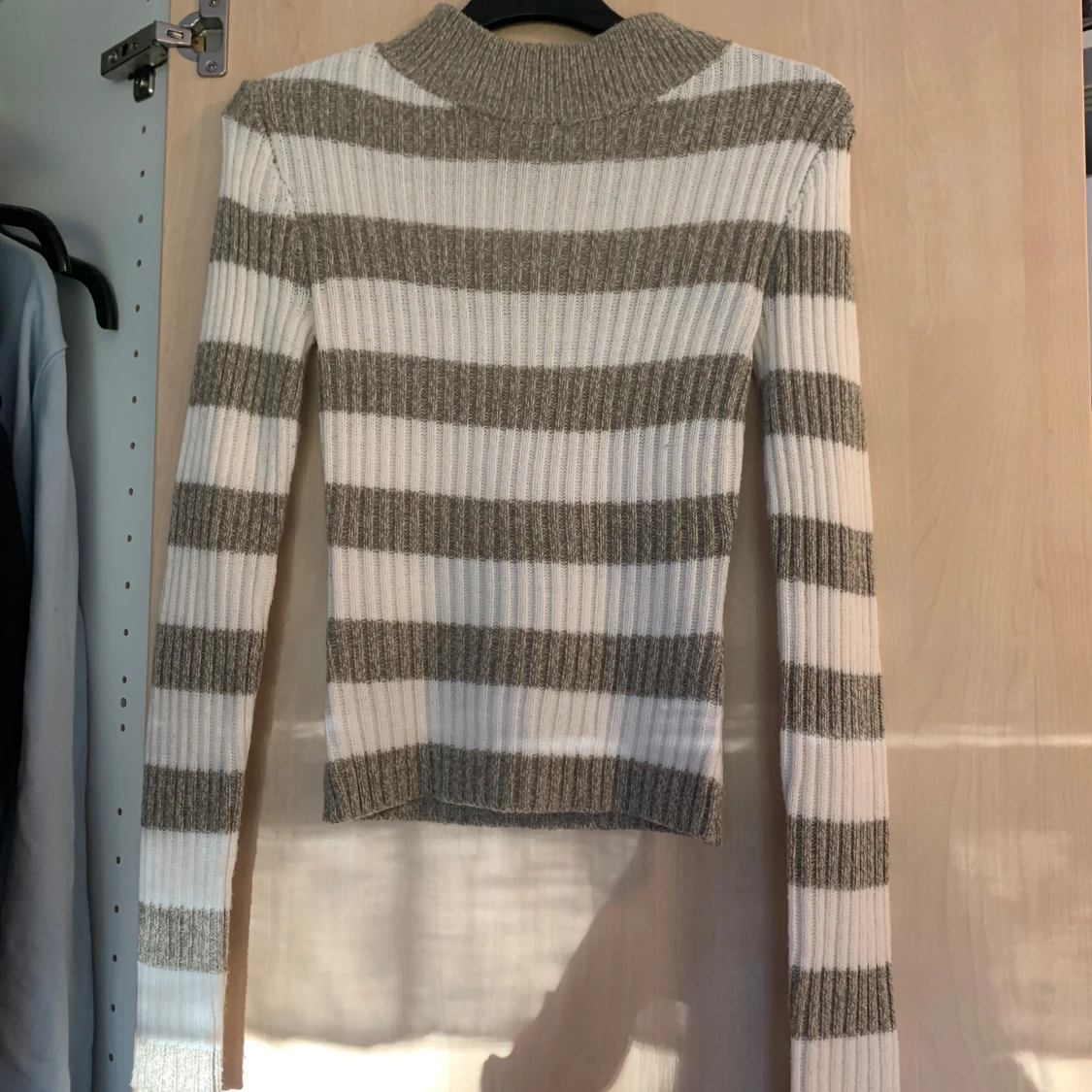Stickad randig tröja  - 90