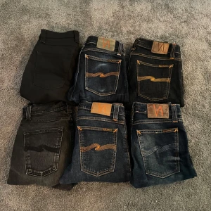 6x Nudie Jeans - Tja! Säljer alla mina feta nudie jeans! Inga defekter eller skador förutom ett par som är klippta längst ner. Priset kan diskuteras och tveka inte vid frågor! Alla jeans går att hitta på min profil.