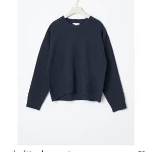 Stickad tröja Gina  - Stickad tröja från Gina Young i storleken 158/164 passar mig som ha xxs/xs säljer då den inte kommer till användning köpt i början av september och använd 2 gånger skriv om de är något ni undra över ❤️orginal pris 229 