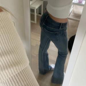 Passar perfekt men behöver inte då jag redan har ett par ungefär likadana jeans. Har endast använt en gång, köpta en vecka sen från Weekday i Danmark för ca 790kr.