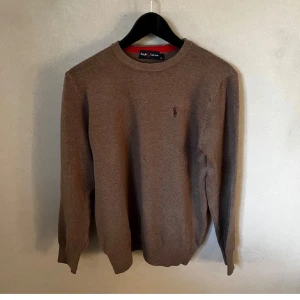  Polo lauren ralph tröja  - Helt ny nästan har bara använt den fåtal gånger , Skick 10/10 Ny pris 1600