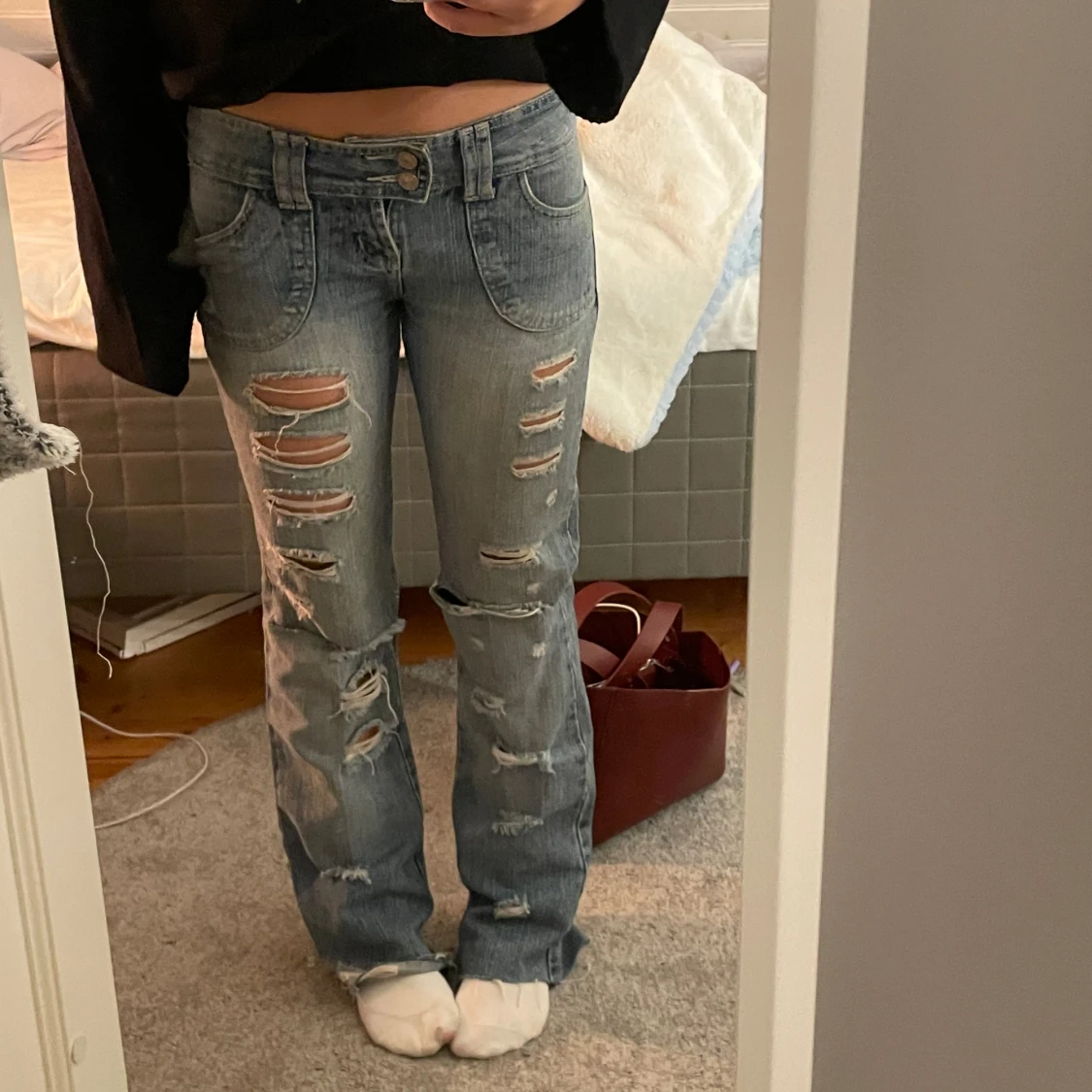 Jeans med slitnibgar - 92